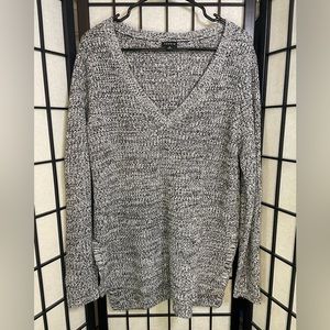 Torrid V Neck Black Grey Long Sleeve Knit Lightweight Sweater Top Plus Size 0